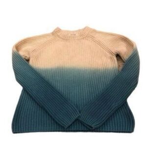 Blue and ecru cable knit crew neck juniors sweater‎